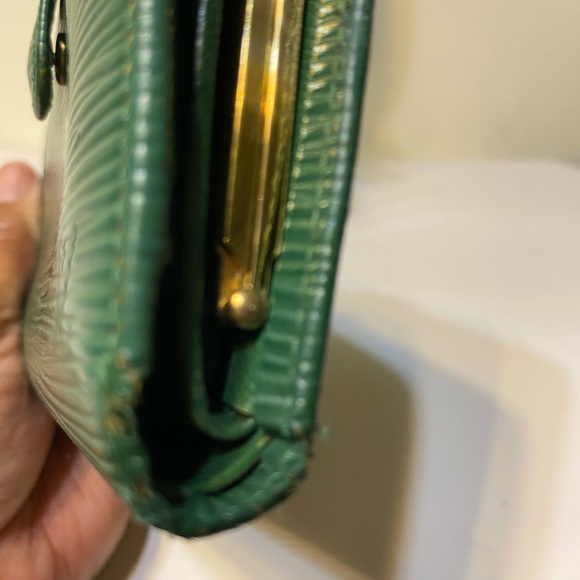 Louis Vuitton Textured Green Card Holder - Picture 11 of 13